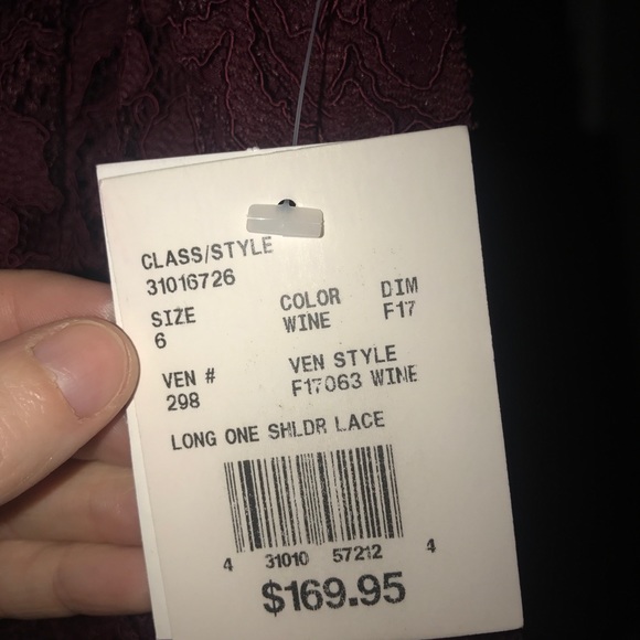 David’s Bridal Lace Long Dress in Wine Size 6 - Picture 4 of 4